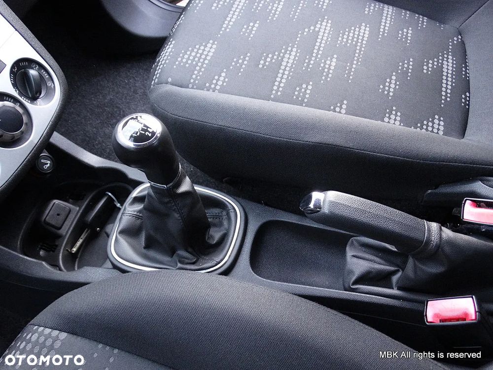 Opel Corsa 1.4 16V Cosmo - 30