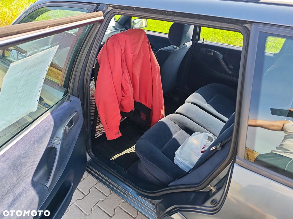 Volkswagen Passat 1.8 GL - 11