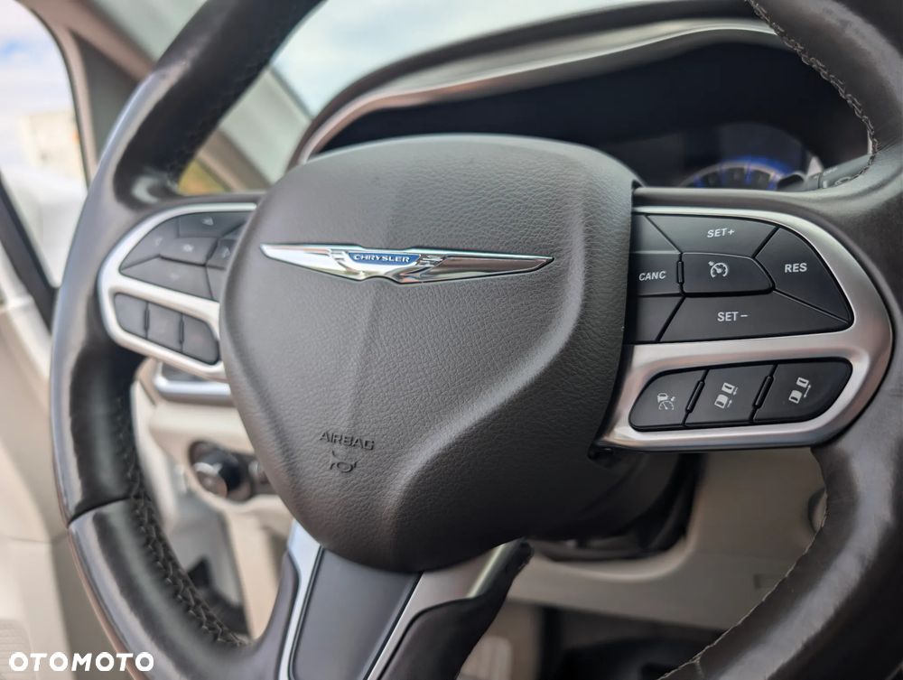 Chrysler Pacifica - 26