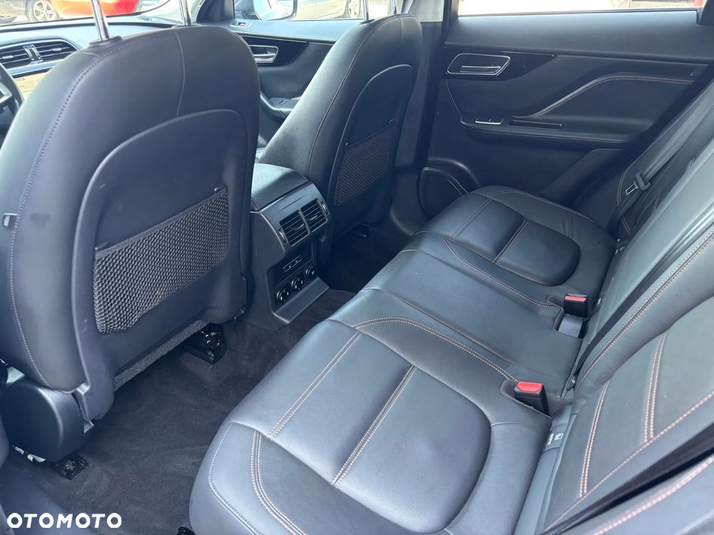 Jaguar F-Pace 2.0 i4D AWD Prestige - 9