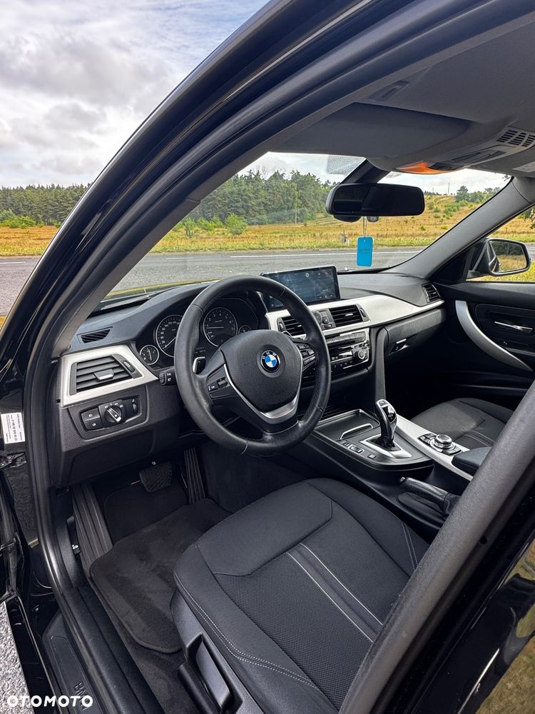 BMW Seria 3 320i - 15