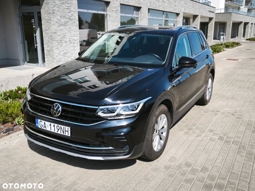 Volkswagen Tiguan - 1