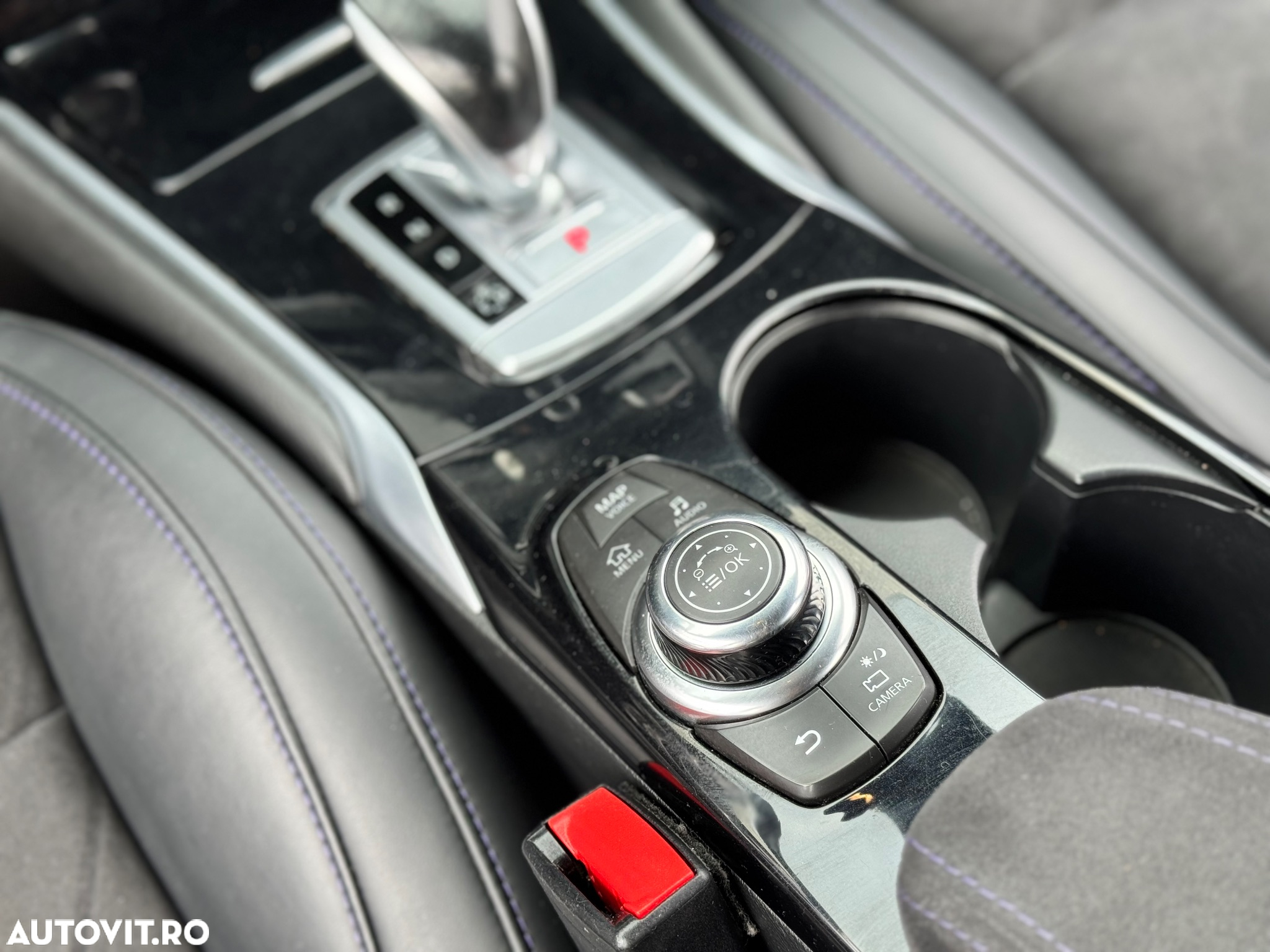 Infiniti Q30 2.2d DCT Sport City Black - 40