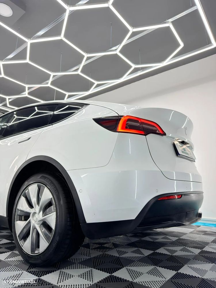 Tesla Model Y Long Range Dual Motor AWD - 5