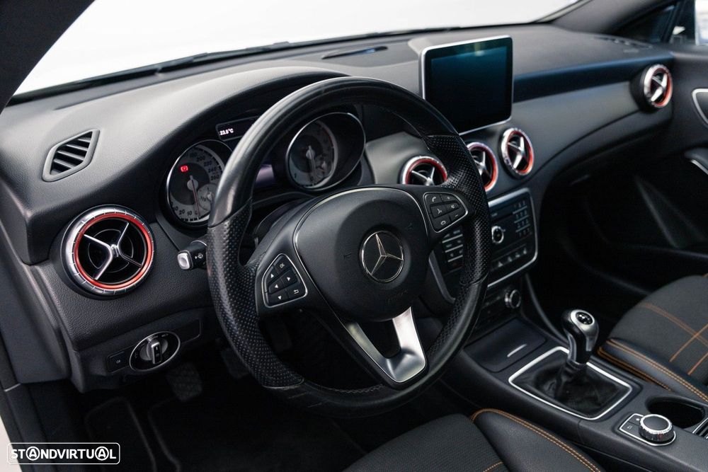 Mercedes-Benz CLA 200 (CDI) d Orange Art Edition - 22