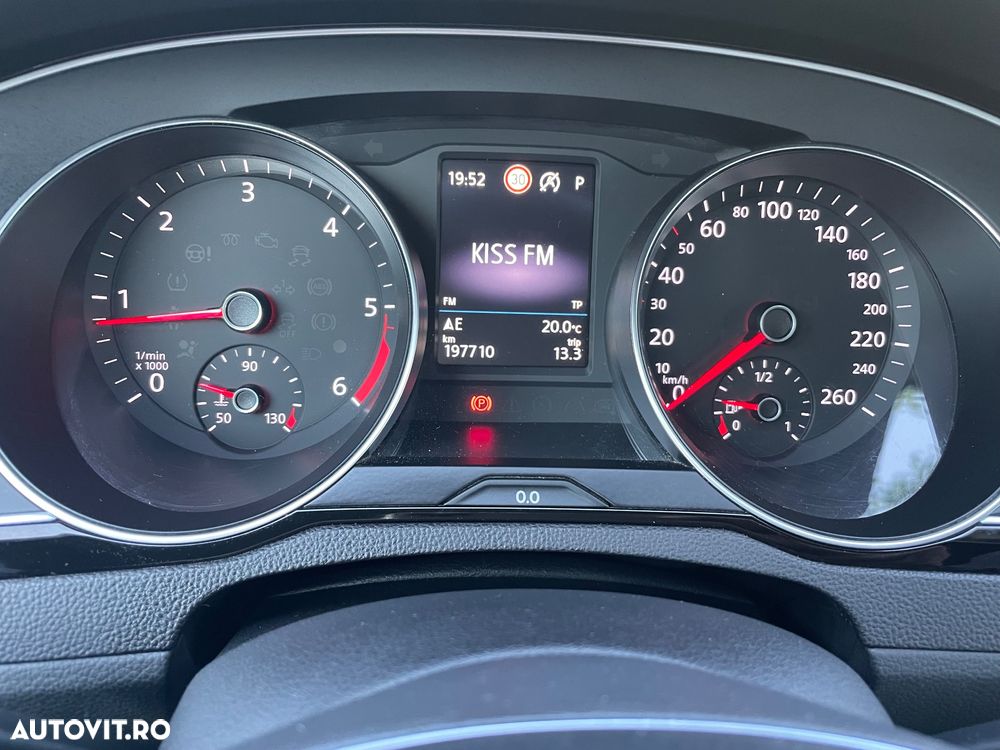Volkswagen Passat - 32