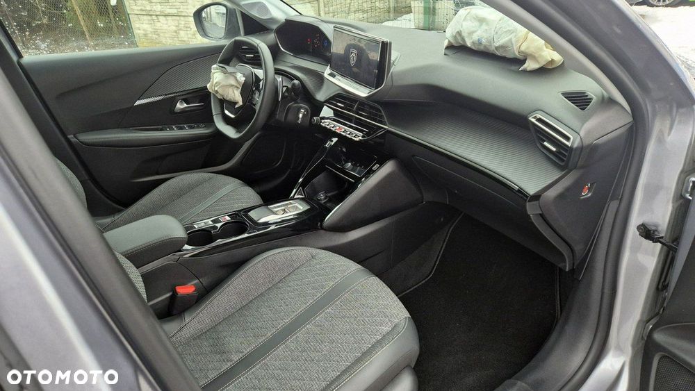 Peugeot 208 - 12