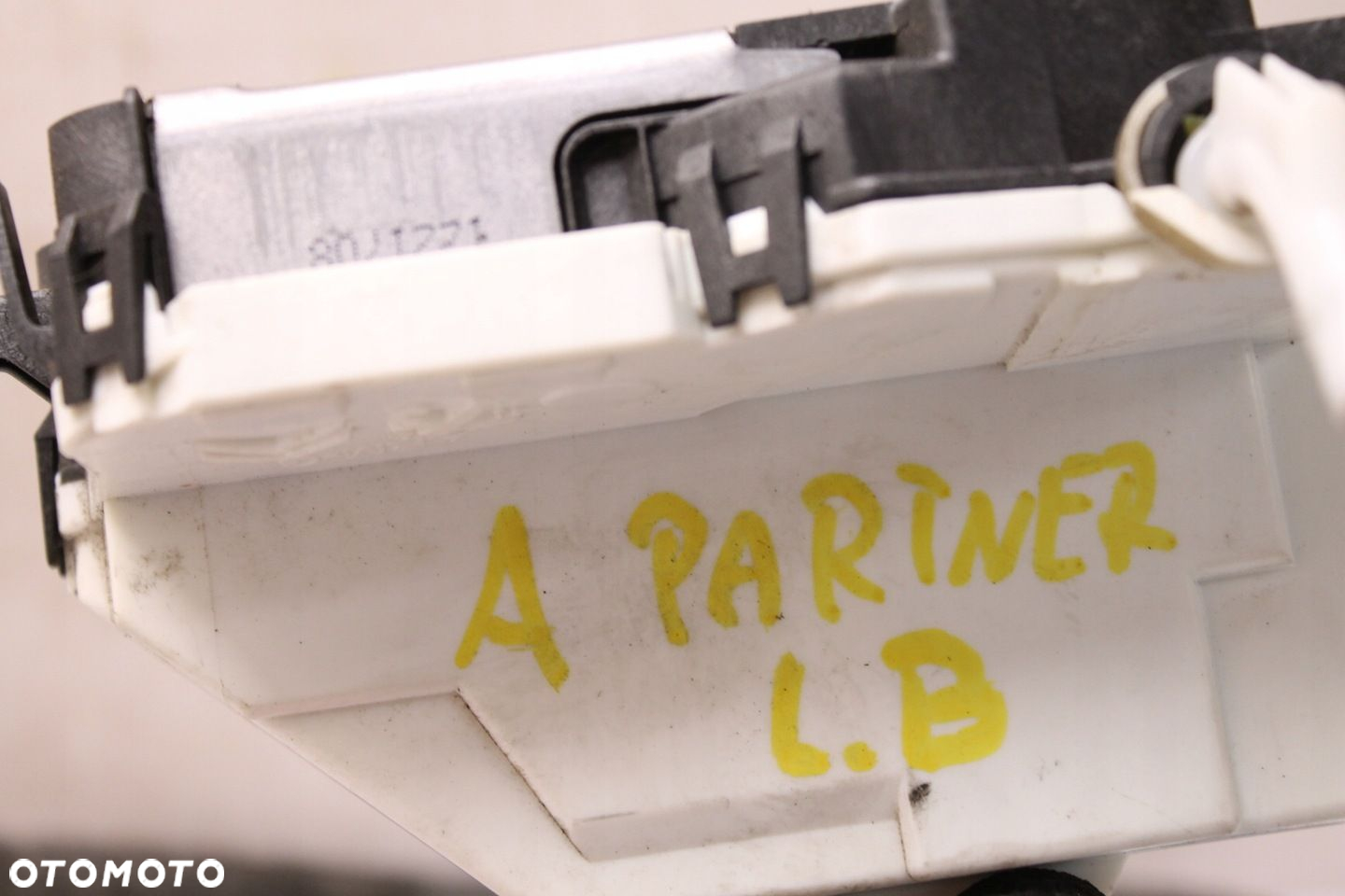PARTNER III 08R- ZAMEK  KLAMKA LEWY BOK DRZWI - 10