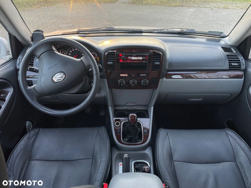 Suzuki Grand Vitara 2.0 - 7