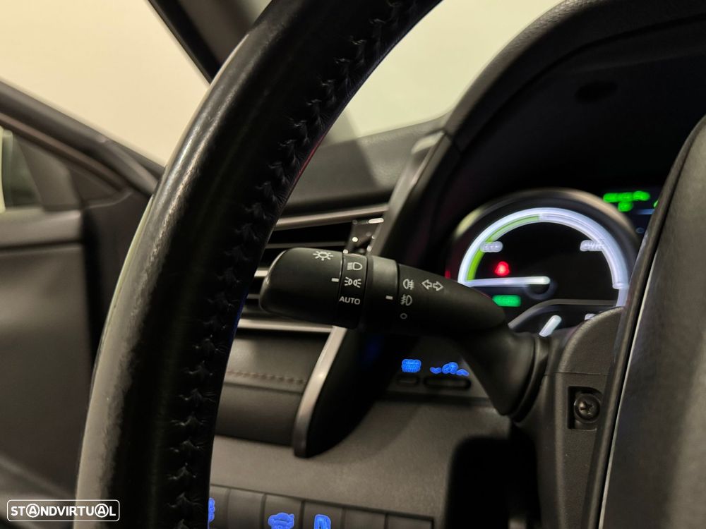 Toyota Camry 2.5 Hybrid Luxury - 48