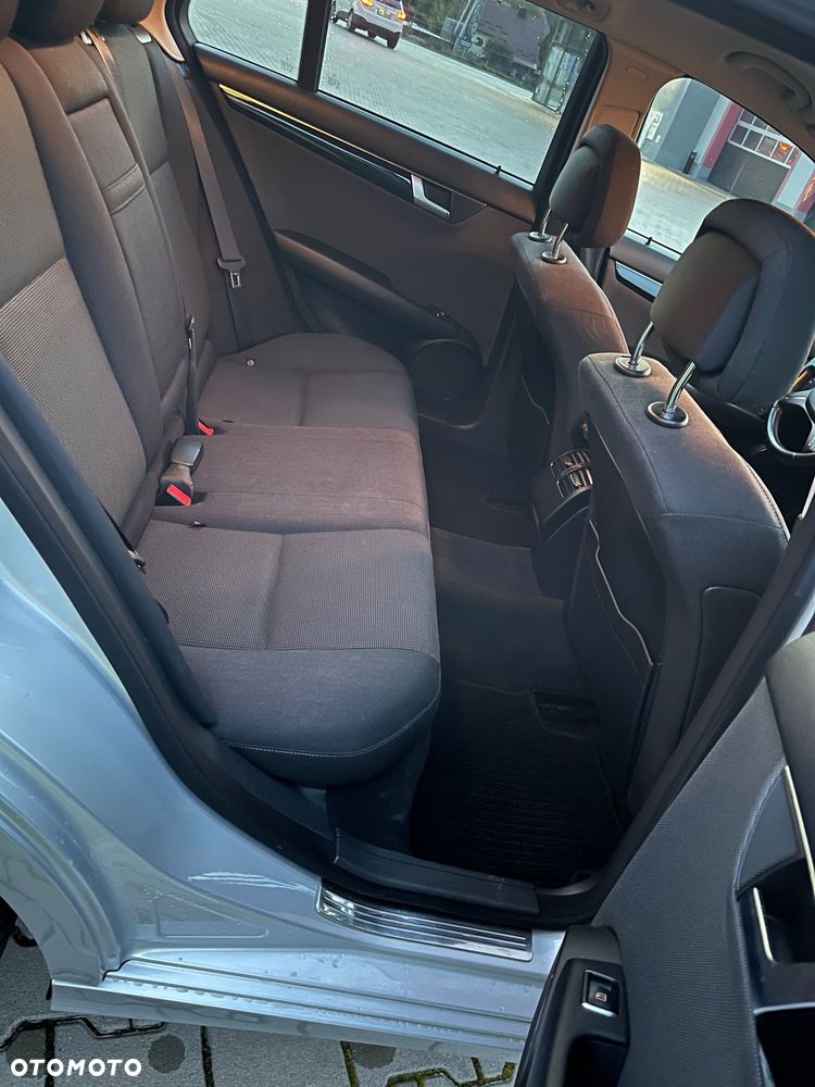 Mercedes-Benz Klasa C 220 CDI 7G-TRONIC Edition - 27