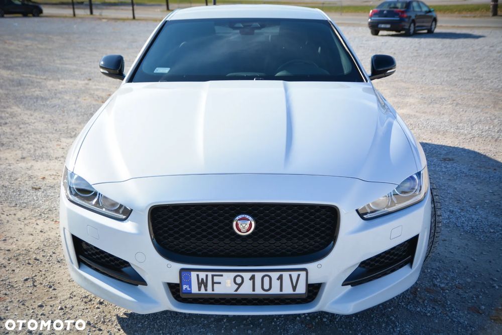Jaguar XE 2.0 D R-Sport - 11