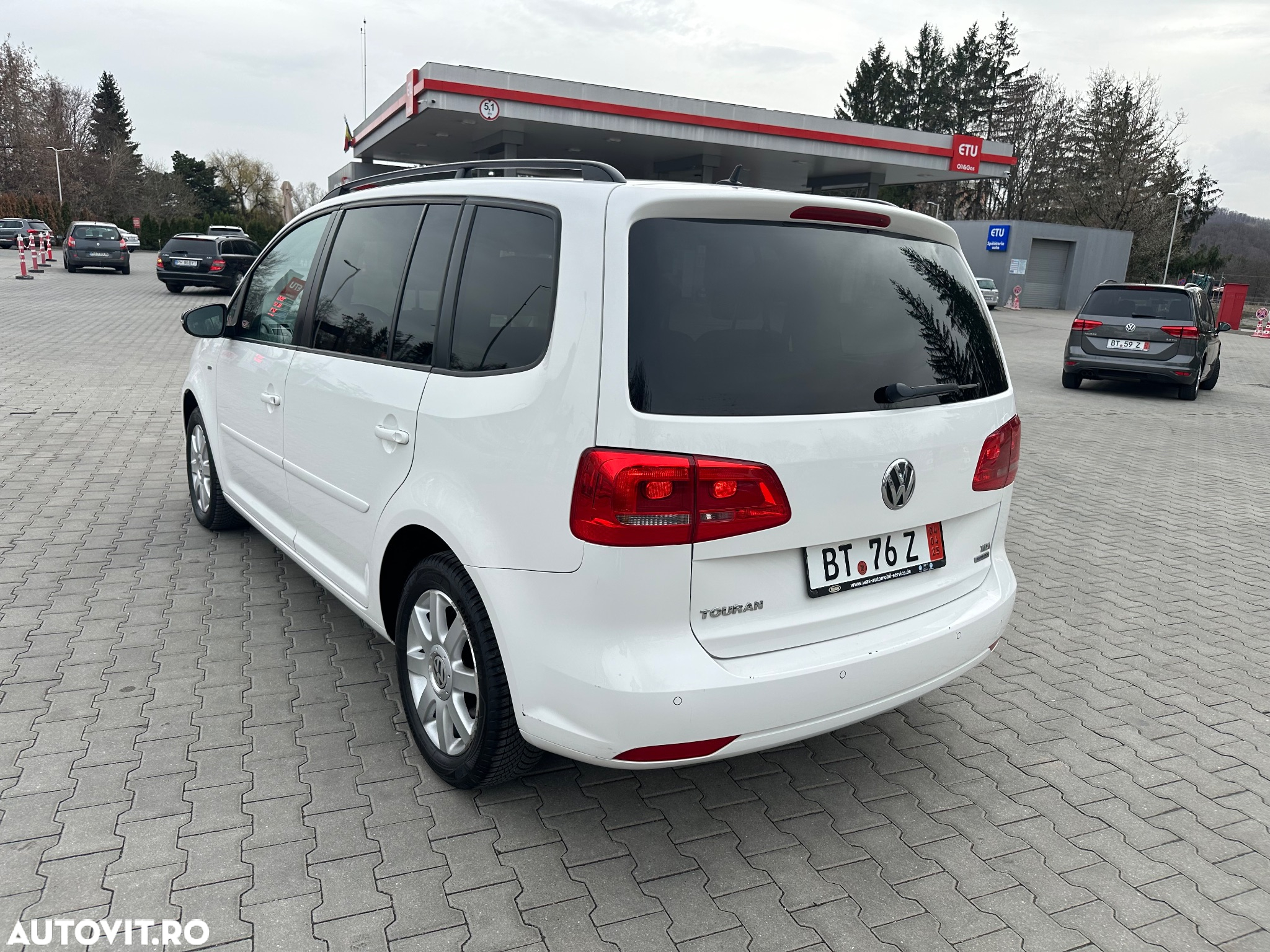 Volkswagen Touran 1.6 TDI DPF BlueMotion Technology MATCH - 4