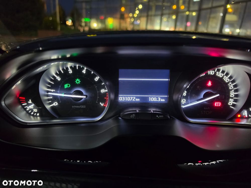 Peugeot 208 1.2 PureTech Allure - 8