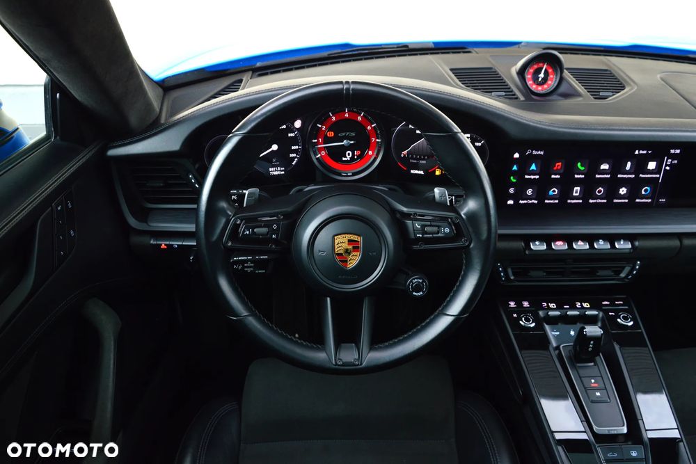 Porsche 911 Carrera 4 GTS - 21