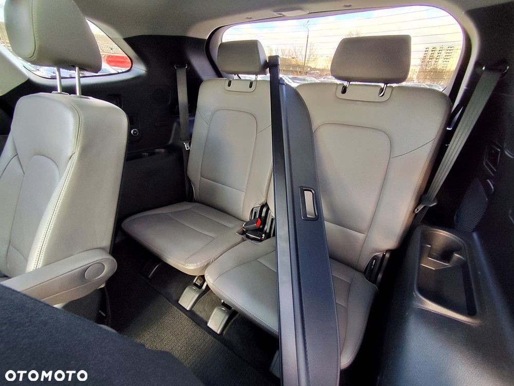 Hyundai Grand Santa Fe - 9