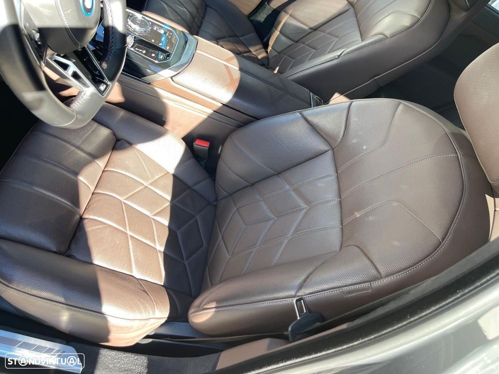 BMW 760 M760e xDrive - 38