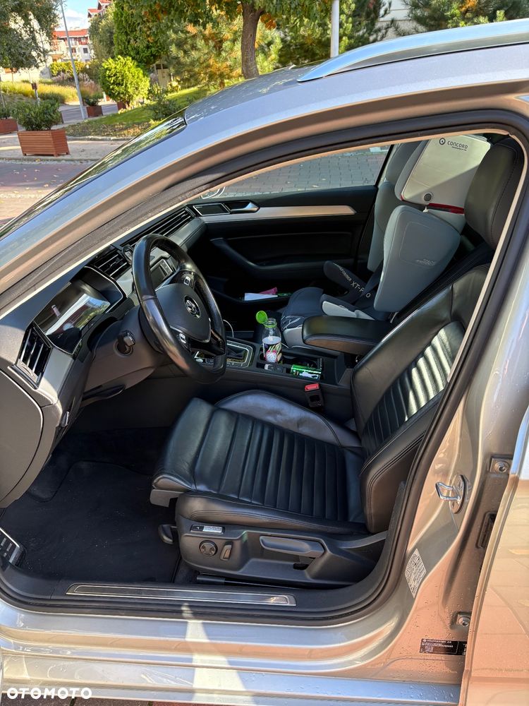 Volkswagen Passat 2.0 TDI Bi-Turbo BMT 4Mot Highline DSG - 4