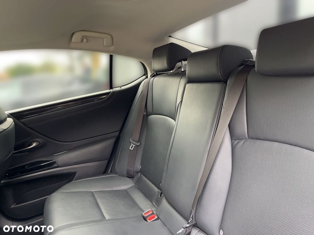 Lexus ES 300h Business Edition - 4