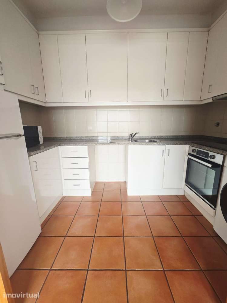 Apartamento T1 equipado e mobilado ( ao Hospital S. João) - Grande imagem: 4/13