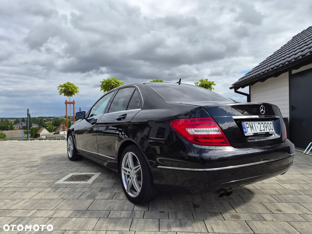 Mercedes-Benz Klasa C 180 CGI BlueEff Avantgarde - 4