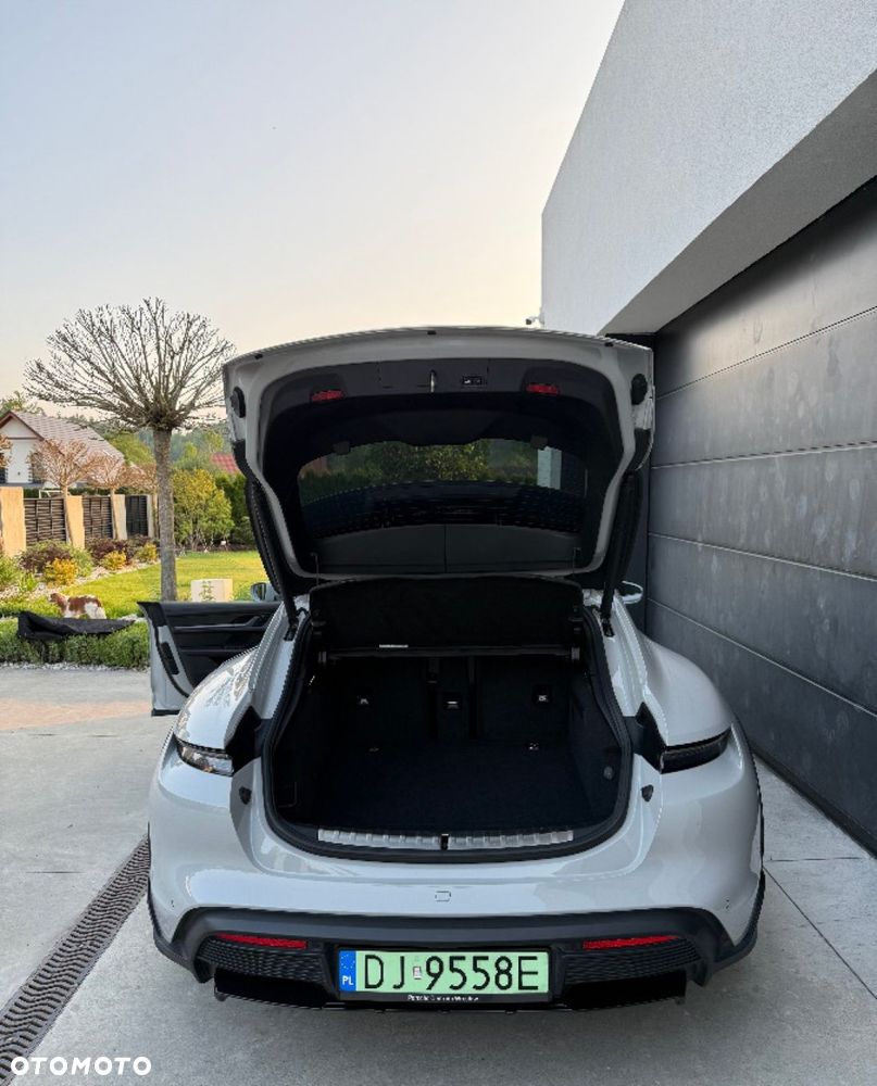 Porsche Taycan 4S Cross Turismo - 13