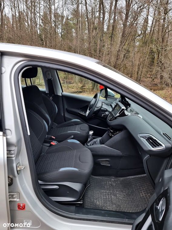 Peugeot 208 120 VTI Allure - 19