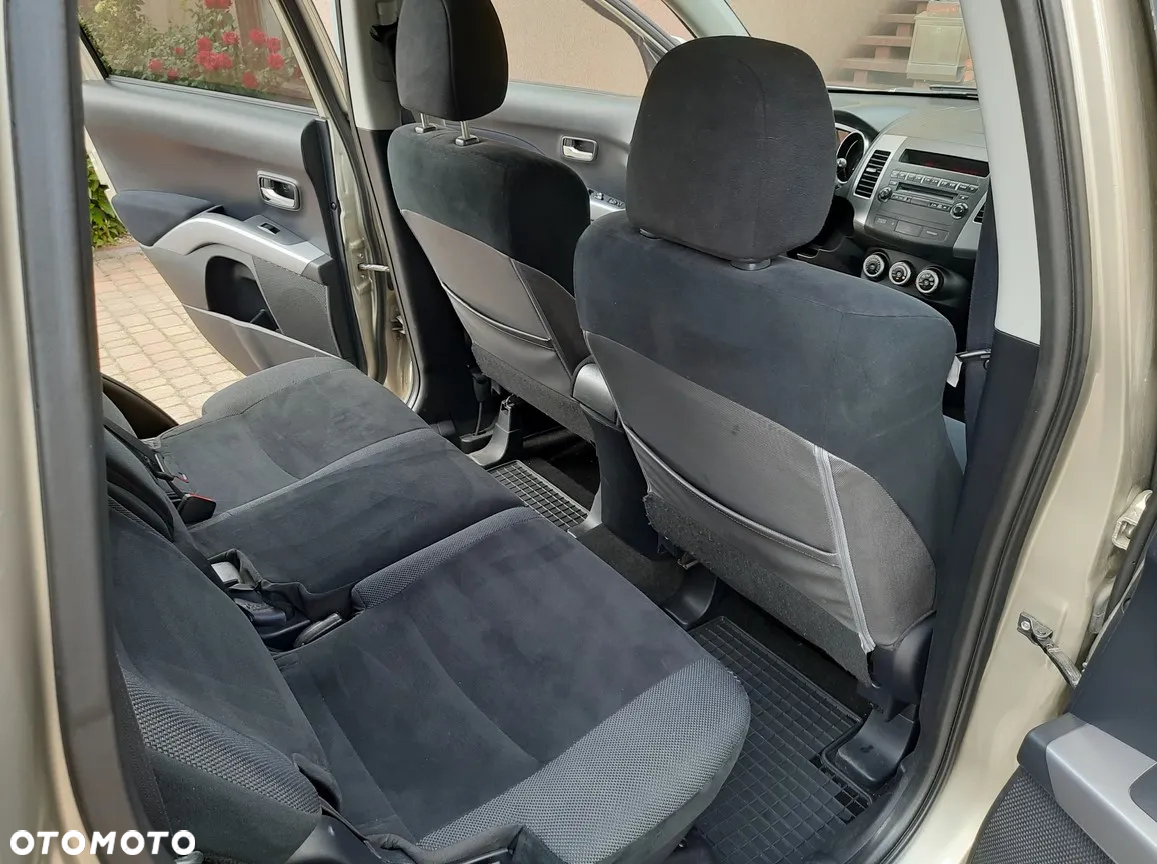 Mitsubishi Outlander - 14