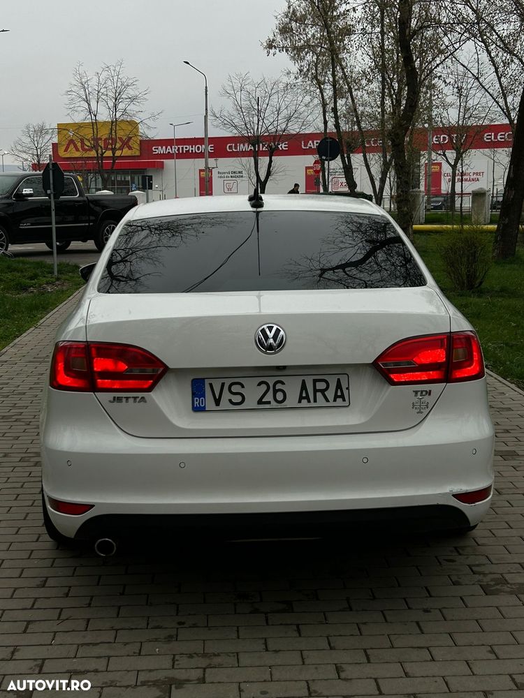 Volkswagen Jetta - 4