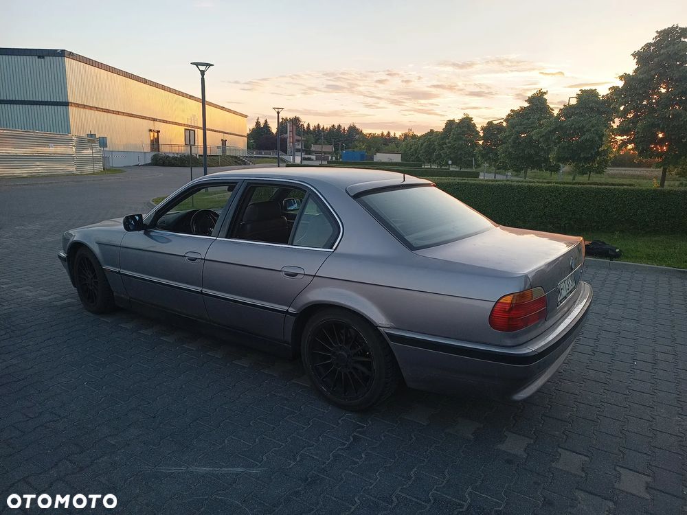 BMW Seria 7 740i V8 - 10