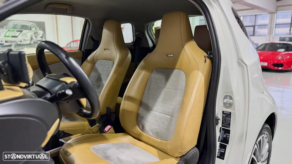 Aston Martin Cygnet 1.3 - 13
