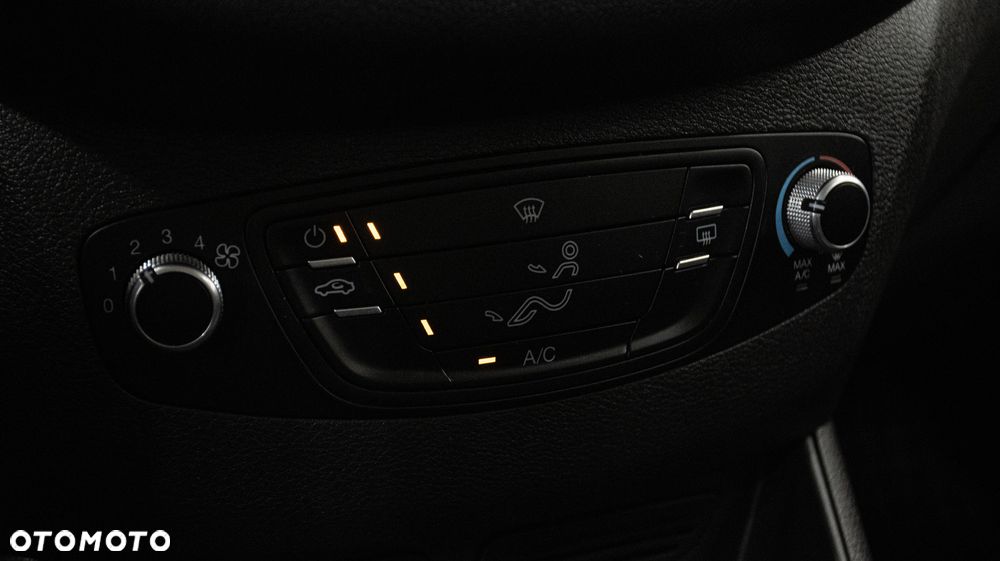 Ford Transit Courier - 21