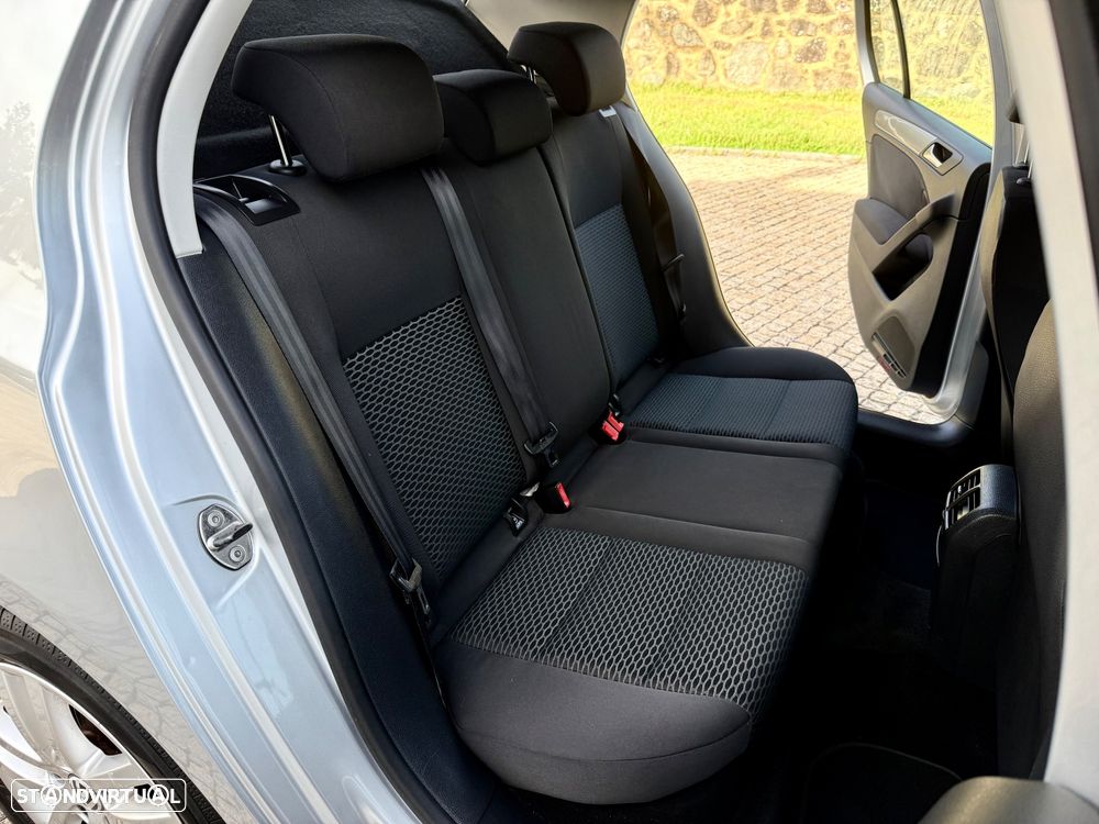 VW Golf 1.6 TDi Highline - 22