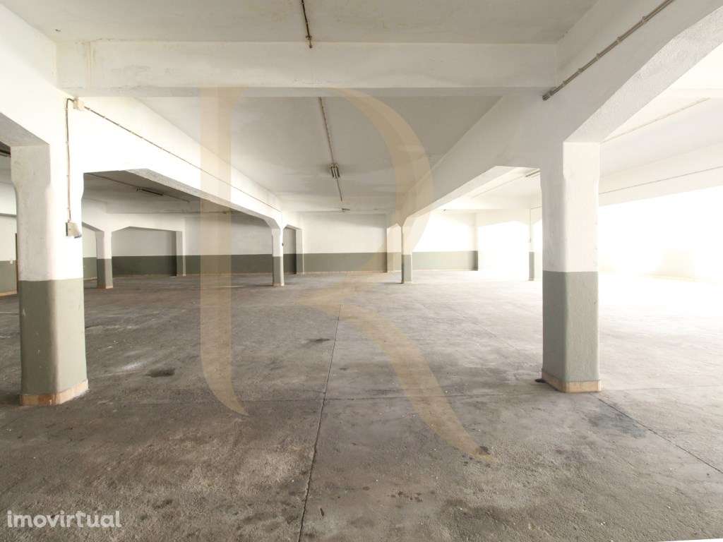 Armazém na Cruz de Pau - Amora - Seixal - Grande imagem: 2/12