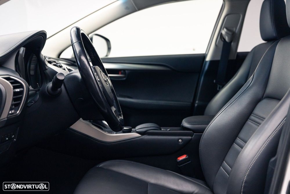 Lexus NX 300h Executive - 15