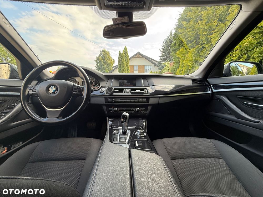 BMW Seria 5 520d xDrive - 28