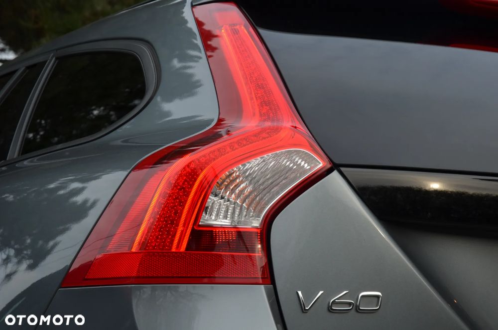 Volvo V60 D2 Momentum - 28