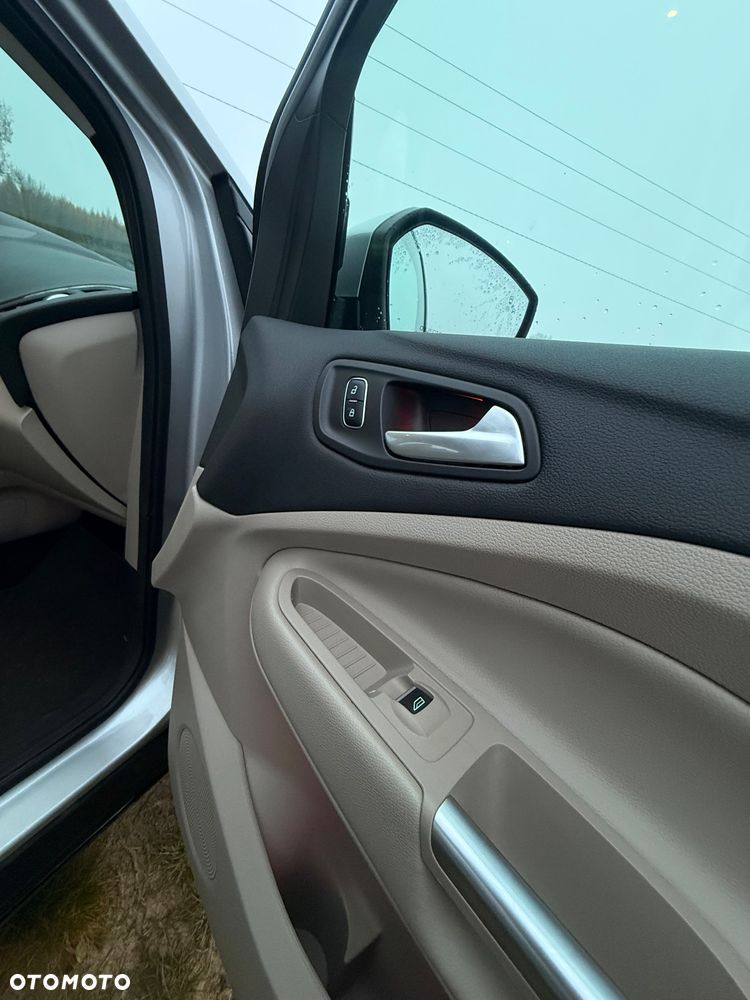 Ford Escape 2.0 EcoBoost AWD Titanium - 33