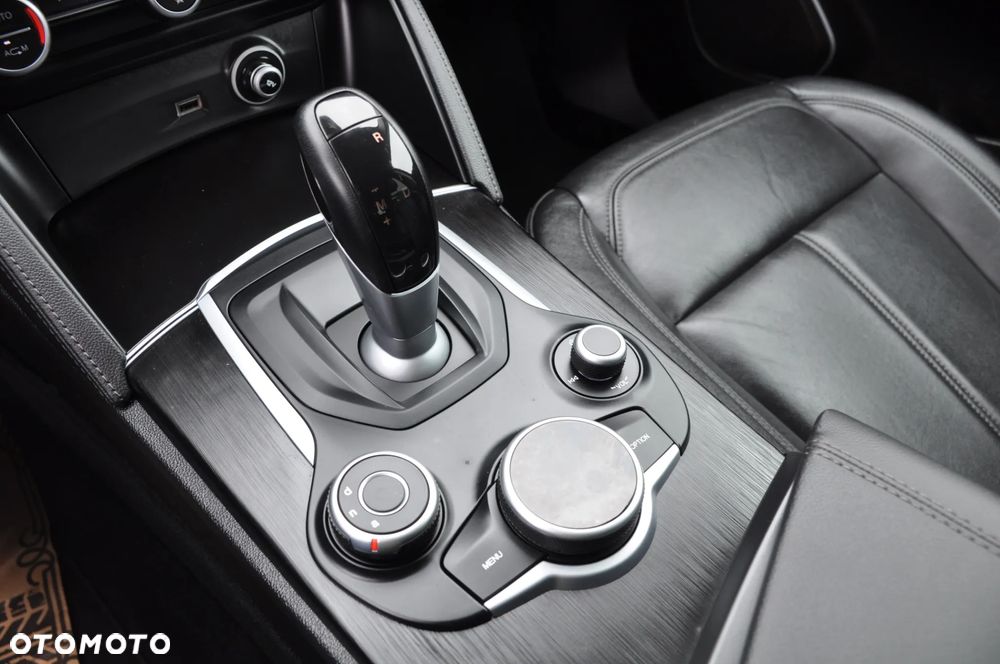 Alfa Romeo Stelvio 2.0 Turbo 16V AT8-Q4 Executive - 39