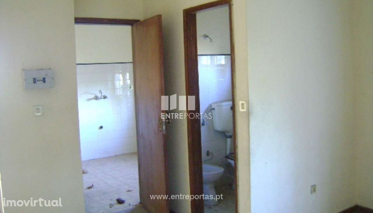 Venda Moradia V2 geminada para restauro, Paredes de Viadores, Marco de - Grande imagem: 5/17