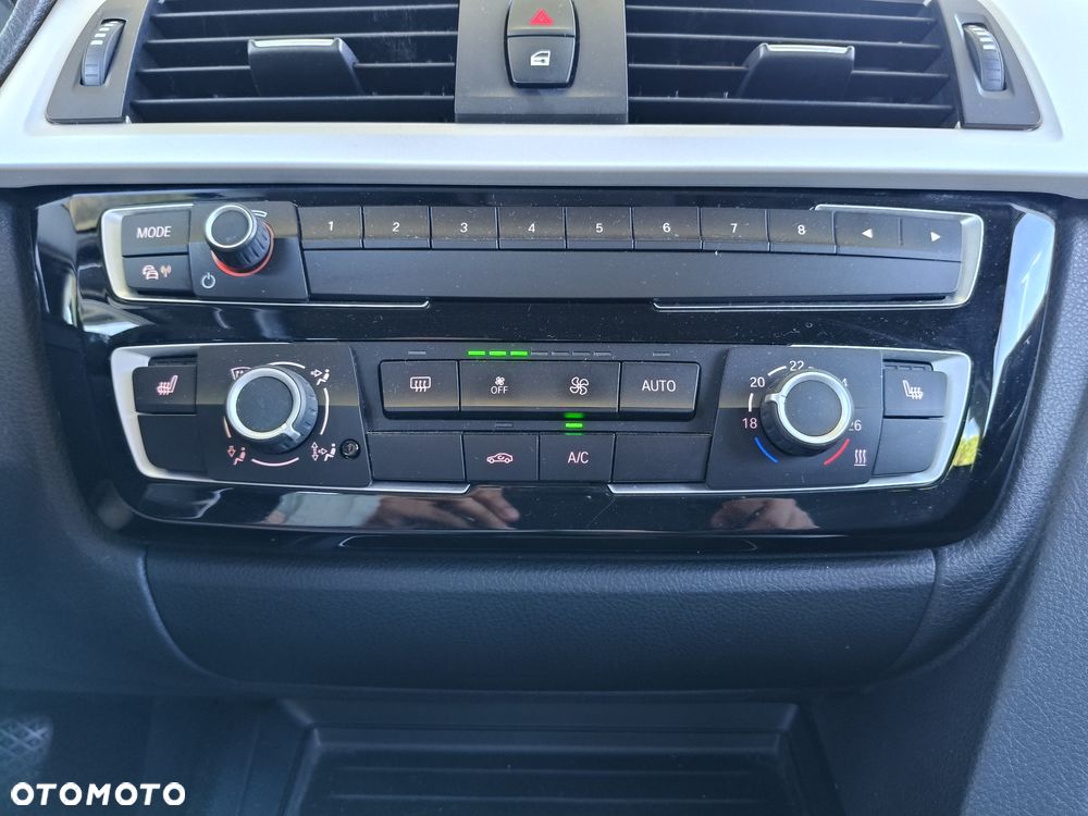 BMW Seria 3 318i - 23