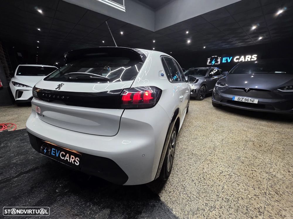 Peugeot e-208 Allure Pack - 25