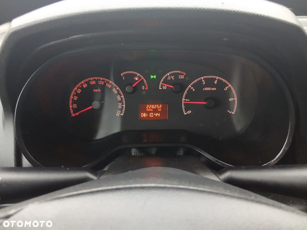 Opel COMBO - 17