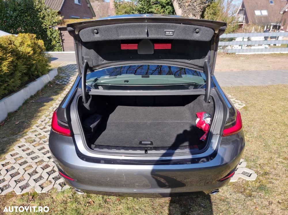 BMW Seria 3 330e Aut. Luxury Line - 3