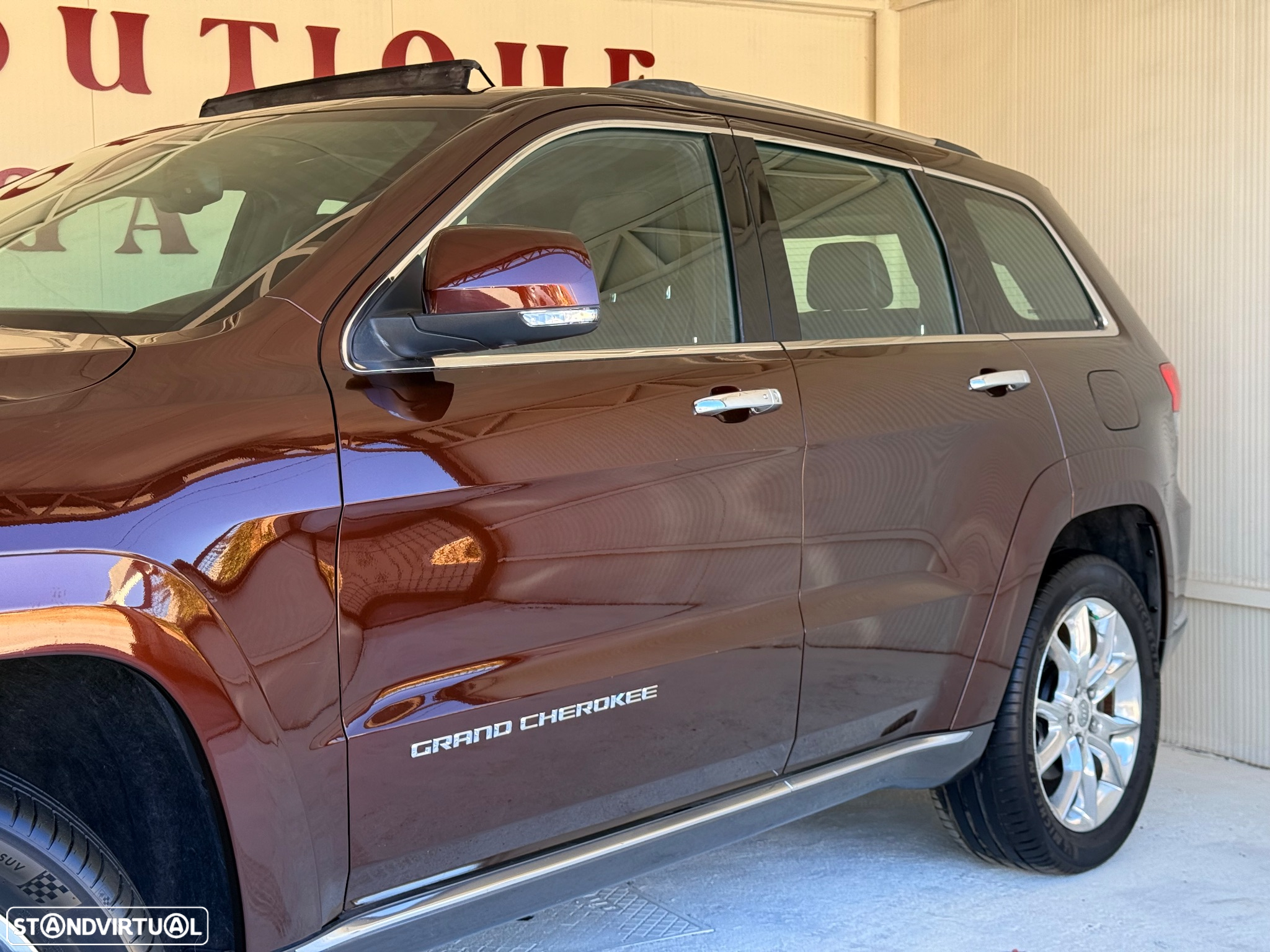 Jeep Grand Cherokee 5.7 V8 HEMI 4WD Auto Summit - 3