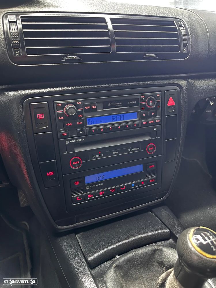VW Passat 1.9 TDi Confortline - 10