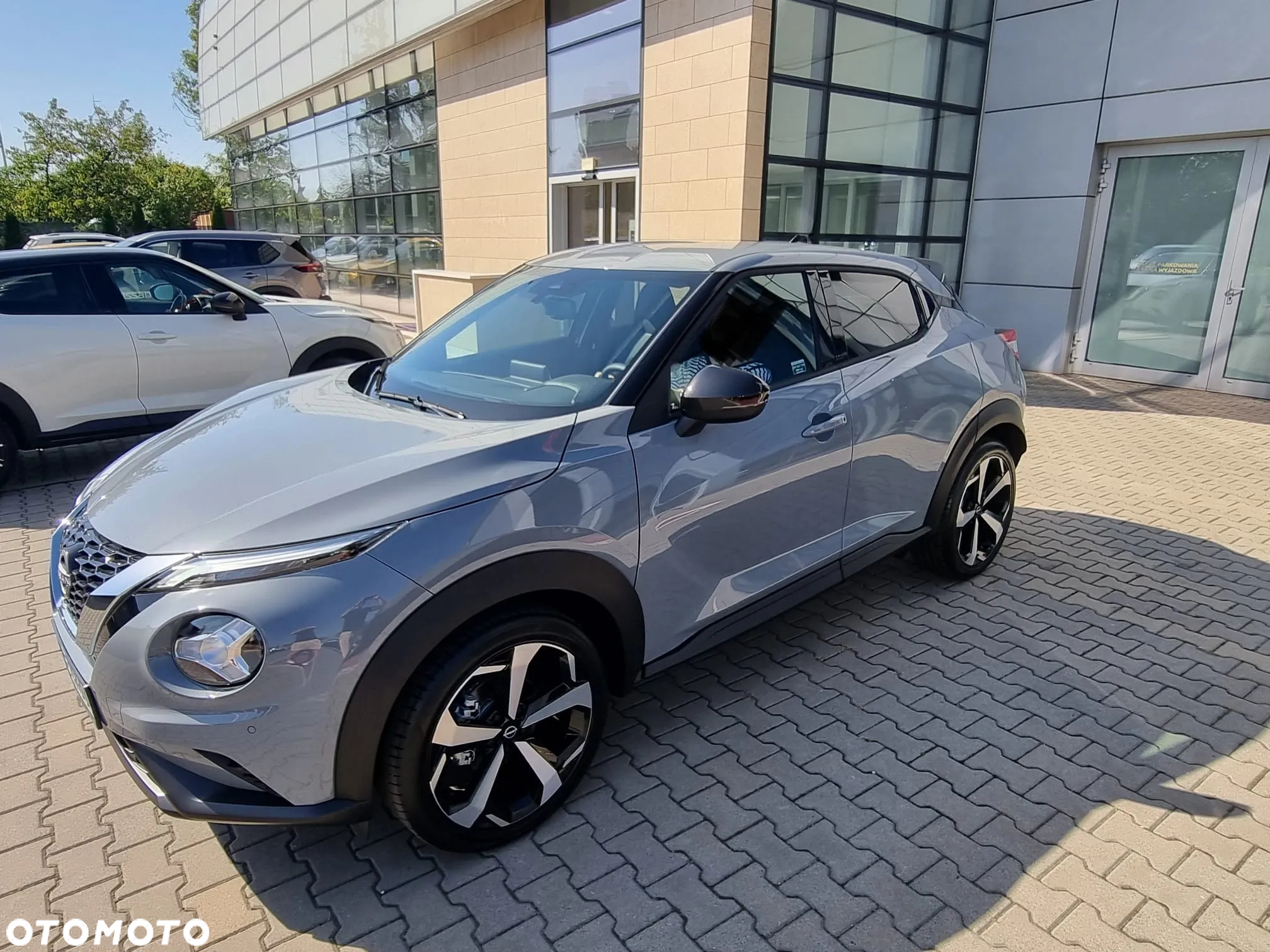 Nissan Juke 1.0 DIG-T N-Connecta DCT - 2