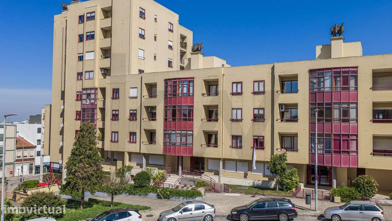 Apartamento T4 transformado em T3 - Grande imagem: 2/35