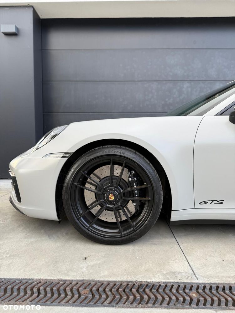 Porsche 911 Carrera 4 GTS - 25