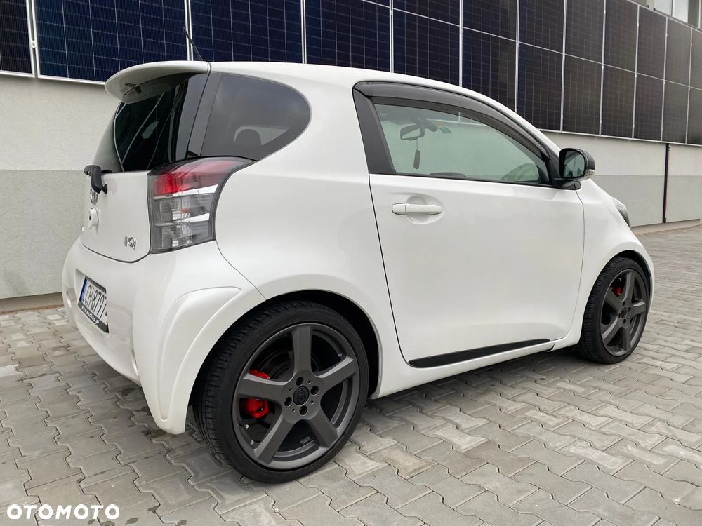 Toyota iQ - 8